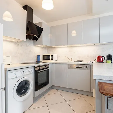 New 2 Bed In Antibes, 5 Min Walk To The Lägenhet *