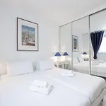 New 2 Bed In Antibes, 5 Min Walk To The Apartman Antibes