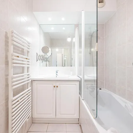 New 2 Bed In Antibes, 5 Min Walk To The Lägenhet *