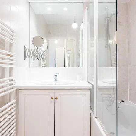 New 2 Bed In Antibes, 5 Min Walk To The Lägenhet