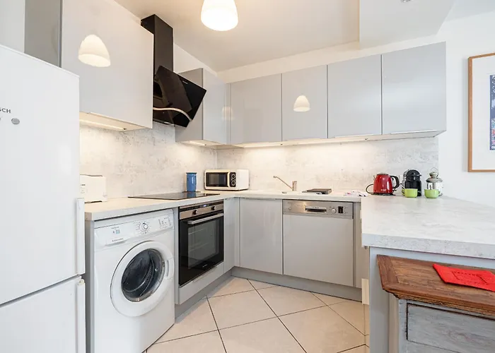 New 2 Bed In Antibes, 5 Min Walk To The Lejlighed *
