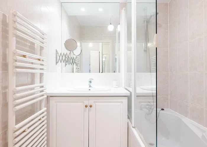 New 2 Bed In Antibes, 5 Min Walk To The Lejlighed